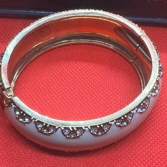 STELLA & DOT Cream Rhinestone Enamel Hinged Bangle Bracelet Chunky GoldTone - Picture 9 of 12